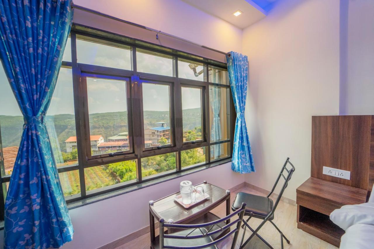 Hotel Veggies Residency & Pure Veg Restaurant Mahābaleshwar Esterno foto