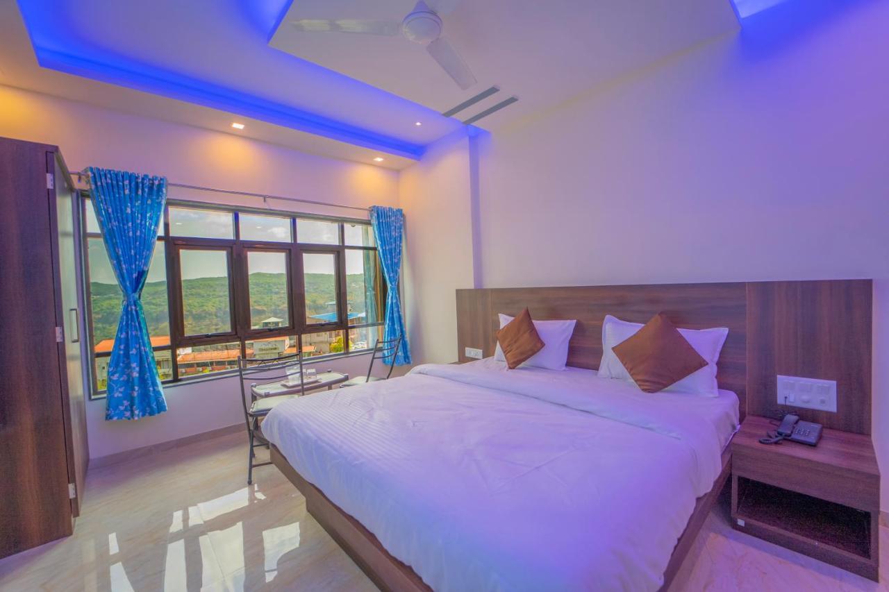 Hotel Veggies Residency & Pure Veg Restaurant Mahābaleshwar Esterno foto